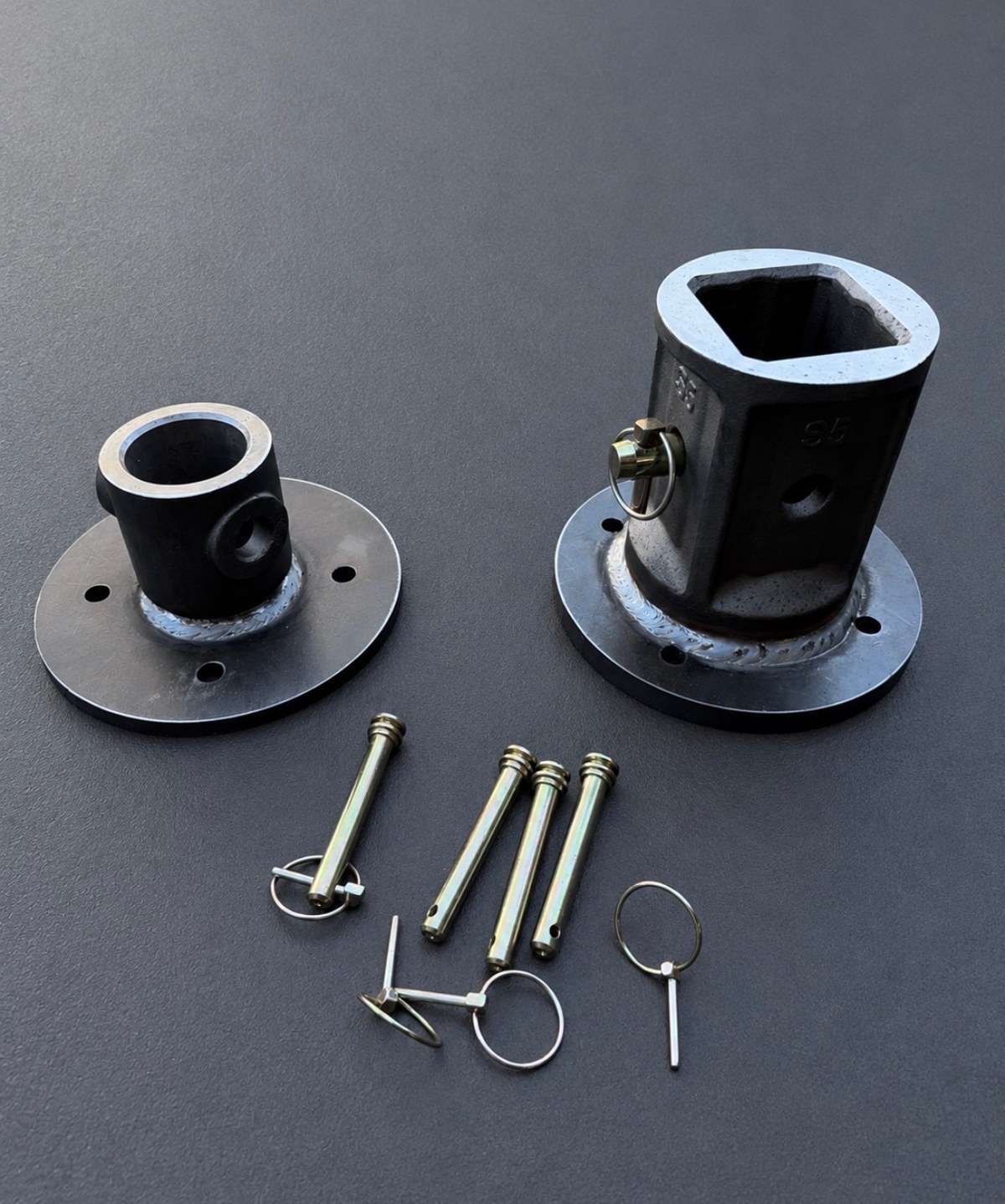 Round and square hub mounting brackets